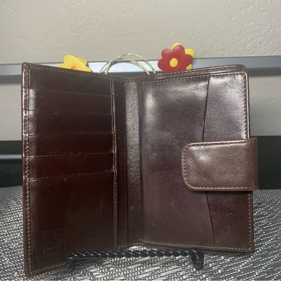 Authentic Pre owned Vintage Fendi Wallet - Picture 11 of 17